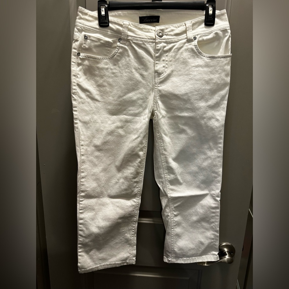 Baccini Size 4 White Capris EUC